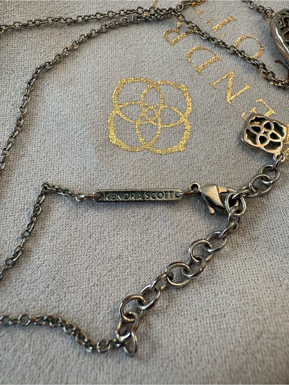 Kendra Scott Elisa Pendant Necklace Iridescent Drusy Rose Gold Faded to Silver - Picture 5 of 5